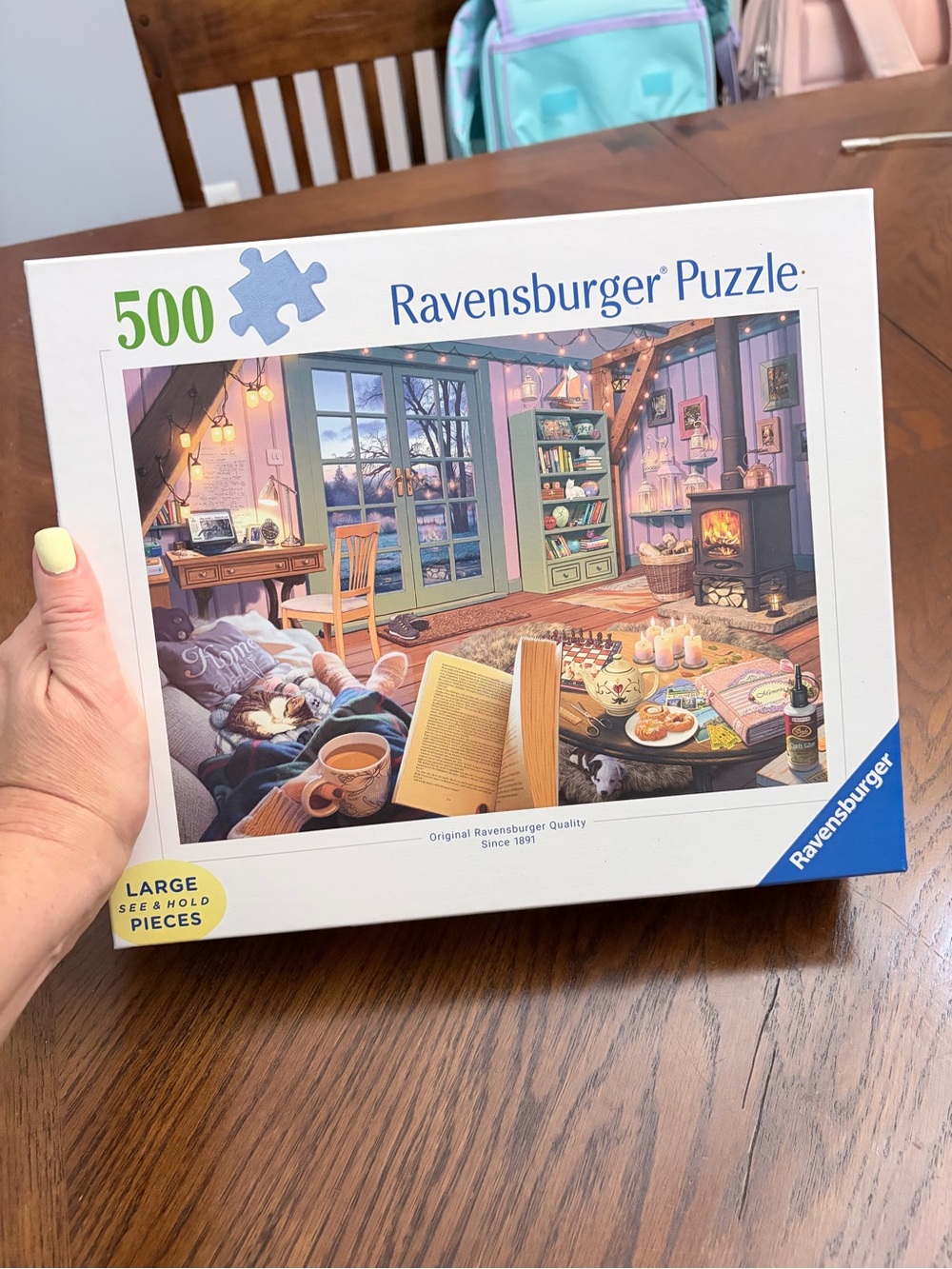 Ravensburger 500-Piece Puzzle Cozy Cottage Scene with Blue and Green Accents